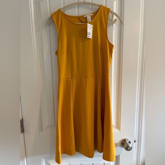 H&M Dresses & Skirts - H&M Mustard Yellow Swing Dress Stretch Keyhole Back Size M